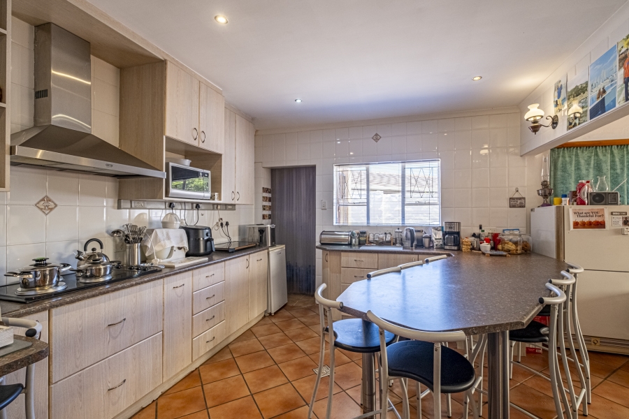 4 Bedroom Property for Sale in Summerstrand Eastern Cape
